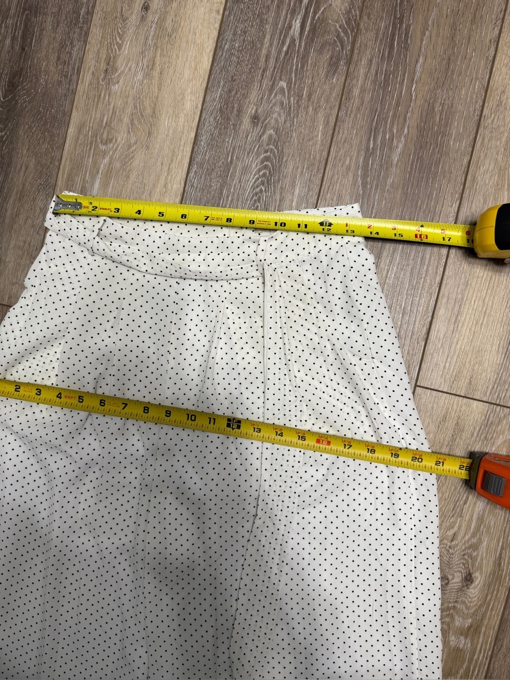 #5) Gianni Bini White Wide Leg Capri with Black Polka Dots and Waist Tie - Picture 5 of 8